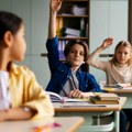 „Родитељи се устручавају да са децом разговарају о томе“: Забрињавајући подаци из праксе: Млади ступају у „прве односе“ још…