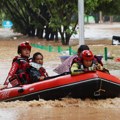 (Foto, video) Masovna evakuacija u Kini: Tajfun potopio gradove, 54.000 ljudi u skloništima, spasioci na terenu