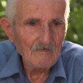 Slavko ima 100 godina, a i dalje vozi auto i trči! Svakog dana pređe dva kilometra, čita bez naočara i tvrdi: "Lekare gotovo i…