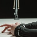 Uhapšena devojka zbog objavljivanja podataka o rukovodiocima MUP-a i njihovim porodicama