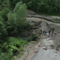 Poplave opustošile Ivanjicu: Domaćinstva odsečena od sveta, voda došla do crkve i škole (foto)