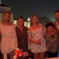 Slika sa rođendana Atine i Nike koja otkriva sve! Evo u kakvom je Jelena odnosu sa Duškovom majkom i sestrom