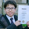 Mali genijalac: Dvanaestogodišnjak primljen u Mensu sa istim iq kao Ajnštajn i Hoking