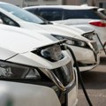 Vozači u neverici: U ovom gradu parking za električne automobile skočio za 162%, za benzince pojeftinio