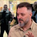 Radin brat u poslednji minut stigao na let! Nenad Manojlović uhvaćen na aerodromu, evo sa kime je bio u društvu! Kurir…