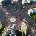 „Vučić rekao da iza protesta stoje neodređene ‘strane sile'“: Rojters o velikom studentskom skupu na Slaviji