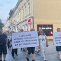 FOTO Protest podrške pretučenom studentu FTN u Zrenjaninu: Okupljenima se obratila njegova majka