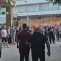 (VIDEO) Gradonačelnik Kraljeva izviždan dok je dolazio na skup "protiv blokada", policija razdvaja dva skupa