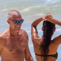 Serijski preljubnik uhvaćen na plaži sa suprugom u tangama: Prevario najlepše žene sveta, sad ljubi duplo mlađu