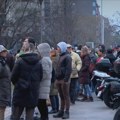 Protest u Novom Sadu dok traje ceremonija u Matici srpskoj: Prisutna policija za razbijanje demonstracija