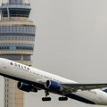 SAD: trudnica se porodila u avionu 30 minuta pre sletanja