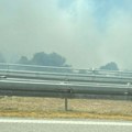 Otežan saobraćaj prema Nišu zbog požara pored puta