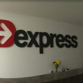 Lokalizovan požar u magacinu kurirske službe D Ekspres u Novom Sadu