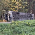 Dve osobe poginule u prevrtanju autobusa u Nemačkoj, grupa krenula na Oktoberfest