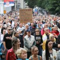Veliki broj Kragujevčana prisustvovao protestu „Srbija protiv nasilja“ održanom na Đačkom trgu