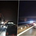 Teška nesreća na putu Beograd - Novi Sad Na pokvaren autobus naletelo više vozila, nastao karambol (video)