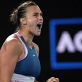 Pa se ti nemoj rukovati! Sabalenka provozala Ukrajinku u Melburnu i sa "krompirom" je poslala kući