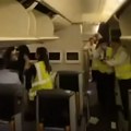 Putnici leteli po kabini aviona: Otkriven uzrok jake turbulencije na letu na kojem je umro muškarac (video)