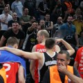Prekinuto finale između Partizana i Zvezde, gostujući košarkaši napustili teren jer su navijači vređali suprugu Nebojše…