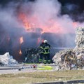 Ugašen požar u Osijeku: Gorela fabrika Drava Internacional FOTO