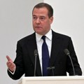 Medvedev ponovo preti i to nuklearnim oružjem: „Pompezni anglosaksonski idioti ne žele da priznaju jedno – svakom…