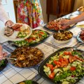 Radnica koja je godinama radila u hotelu sa 4 zvezdice priznala: Evo šta se zaista radi sa ostacima hrane