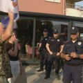 (VIDEO) Otvaranje memorijalnog centra Palma u Jagodini - demonstranti čekali Vučića, interventna im ograničava kretanje