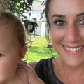 Mama na sekundu okrenula leđa, desio se horor: Pitbul skočio na bebu i raskomadao je pred njenim očima
