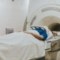 Nezapamćen incident u sobi za MRI Aparatura ga „progutala” zbog jedne fatalne greške!