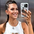 Gola ramena i razrez na sredini: Bivša žena Branislava Lečića objavila selfi, a jednu stvar svi komentarišu (foto)