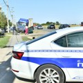 Poginuo na svetu petku: Tragedija u Zemunu: Vozač kamiona udario u autobus 45 i stradao na licu mesta