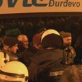 (VIDEO) Napeto kod Pete beogradske gimnazije, policija privela prevoznika Jaćimovića