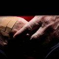 Tramp tokom sednice nosi zavoj na ruci, novinari ga pitali za zdravlje: On se nasmejao, pa ih "oduvao" odgovorom