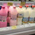 Ogorčeni farmeri danas dele i prosipaju mleko; ministarstvo: "Prijavite nam ako imate probleme"