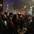Protest u Novom Sadu: Kordon policije razdvajao demonstrante i pristalice vlasti ispred SNP-a