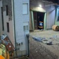 Otpao deo fasade sa zgrade glavne pošte u Šapcu (FOTO)