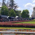 Štandovi "Srbija pobeđuje" u Pionirskom parku: Pojačano prisustvo policije