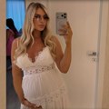 Žena Dada Polumente ušla u deveti mesec trudnoće Mlađa je od njega 11 godina, a sada pokazala kako je proslavila rođendan tik…
