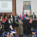 Odbornica NPS u Skupštini Leskovca istupila iz stranke i podigla nalepnicu Studenti pobeđuju