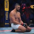 Uznemirujući snimak! UFC borac se tresao na podu otvorenih očiju posle brutalnog nokauta! Dobio strašan udarac u glavu, a…