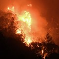 Požar na Svetoj Gori: Manastiri nisu ugroženi /video/