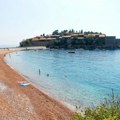 Ulaz na Sveti Stefan 25 evra, ležaljka 200! Otvoren i kompleks i plaže, a cene se ne mogu porediti ni sa Maldivima!