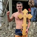 Bog se javi: Miloš Valić (18) prvi stigao do časnog krsta na Drini kod LJubovije (foto/video)