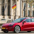 Tesla povlači više od 2 miliona vozila