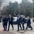 Protest u Podgorici zbog dolaska Dodika, izviždan na ulasku u parlament