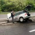 Возач слетео са коловоза па пробио банкину на аутопуту Београд - Ниш