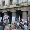 (VIDEO/FOTO) Protest ispred Ustavnog suda zbog projekta „Jadar“: Predsednik suda odbio da primi aktiviste, poručili mu da…