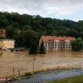 Talas samo što nije izbrisao grad sa lica zemlje, a stanovnici ne mogu da pobegnu: Uputili hitan apel!