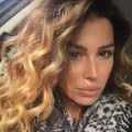 Ena Popov izazvala bes na mrežama: "Pitala sam ćerku kako će birati dečka, ako naruči bečku umesto školjki..."