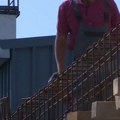 Panika na gradilištima Građevinci, ilegalci, bežali od inspektora, preskačući ograde, skakali s krovova i krili se u toaletu…